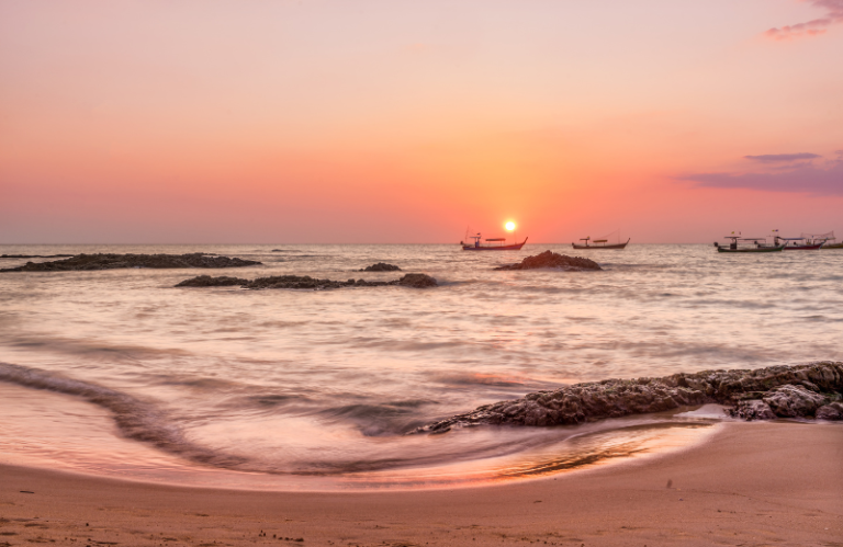 beach bar Khao Lak nighlife