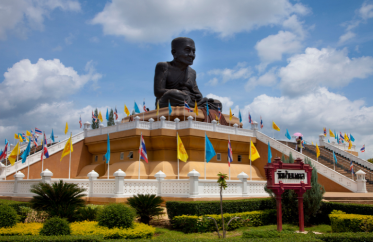 huay mongkol temple hua hin