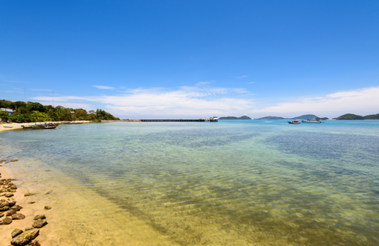 panwa beach phuket ngihtlife