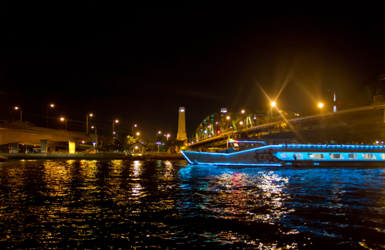 Chao Phraya River Cruises bangkok new years eve